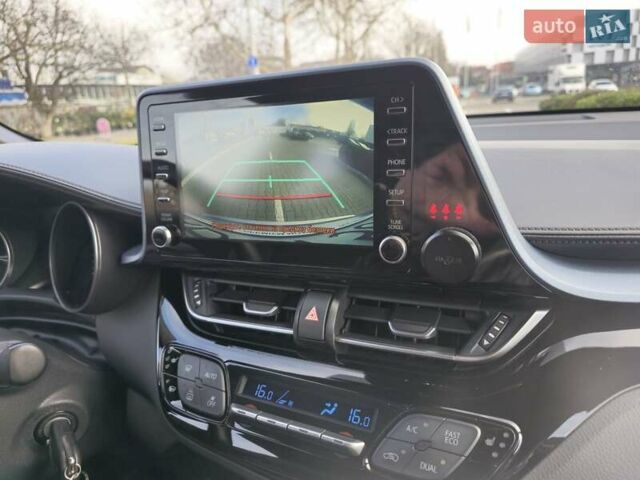Серый Тойота C-HR, объемом двигателя 1.2 л и пробегом 60 тыс. км за 21900 $, фото 26 на Automoto.ua