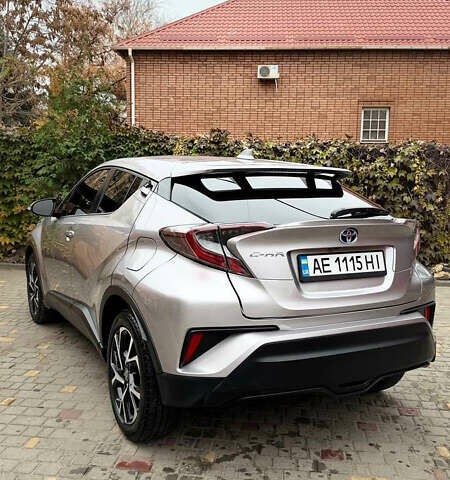 Серый Тойота C-HR, объемом двигателя 1.99 л и пробегом 67 тыс. км за 21500 $, фото 1 на Automoto.ua