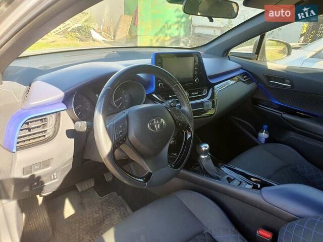 Серый Тойота C-HR, объемом двигателя 2 л и пробегом 52 тыс. км за 16699 $, фото 4 на Automoto.ua
