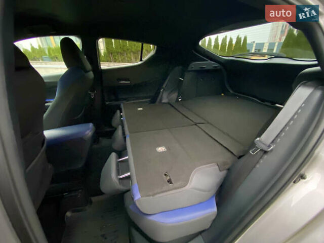 Серый Тойота C-HR, объемом двигателя 2 л и пробегом 76 тыс. км за 27000 $, фото 42 на Automoto.ua