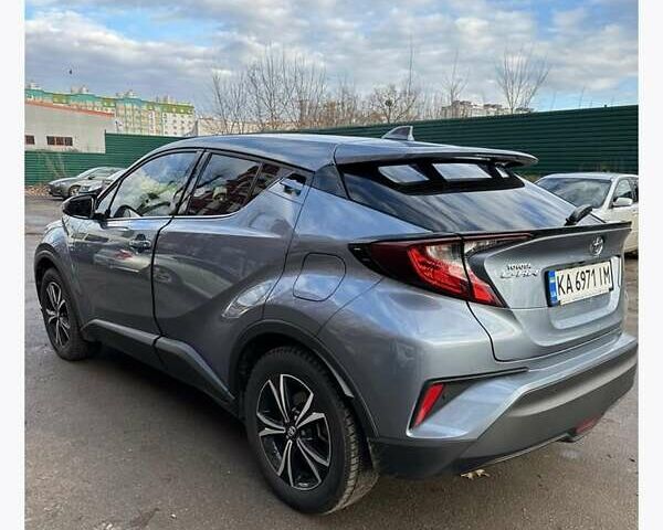 Серый Тойота C-HR, объемом двигателя 1.2 л и пробегом 79 тыс. км за 23500 $, фото 1 на Automoto.ua