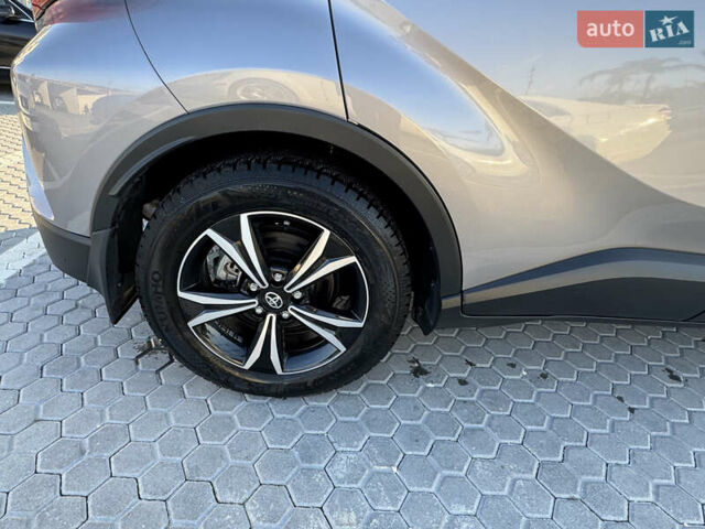 Серый Тойота C-HR, объемом двигателя 1.99 л и пробегом 44 тыс. км за 29500 $, фото 5 на Automoto.ua