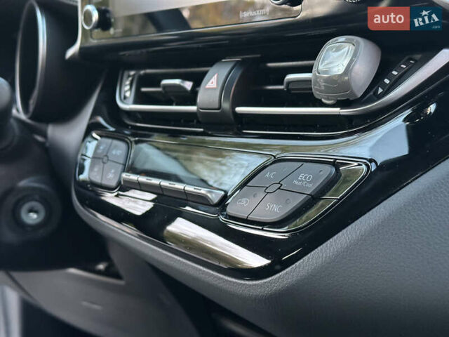 Серый Тойота C-HR, объемом двигателя 1.99 л и пробегом 60 тыс. км за 22500 $, фото 37 на Automoto.ua