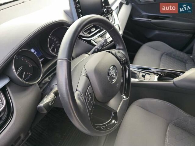 Серый Тойота C-HR, объемом двигателя 1.2 л и пробегом 60 тыс. км за 21900 $, фото 15 на Automoto.ua
