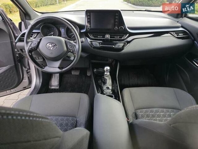 Серый Тойота C-HR, объемом двигателя 1.2 л и пробегом 60 тыс. км за 21900 $, фото 17 на Automoto.ua
