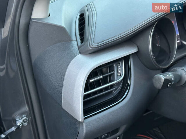 Серый Тойота C-HR, объемом двигателя 1.99 л и пробегом 60 тыс. км за 22500 $, фото 43 на Automoto.ua