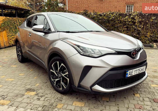 Серый Тойота C-HR, объемом двигателя 1.99 л и пробегом 67 тыс. км за 21500 $, фото 3 на Automoto.ua