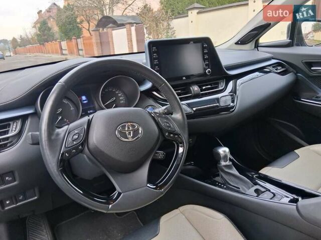 Серый Тойота C-HR, объемом двигателя 1.99 л и пробегом 32 тыс. км за 28200 $, фото 6 на Automoto.ua