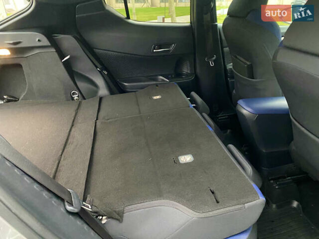 Серый Тойота C-HR, объемом двигателя 2 л и пробегом 76 тыс. км за 27000 $, фото 41 на Automoto.ua
