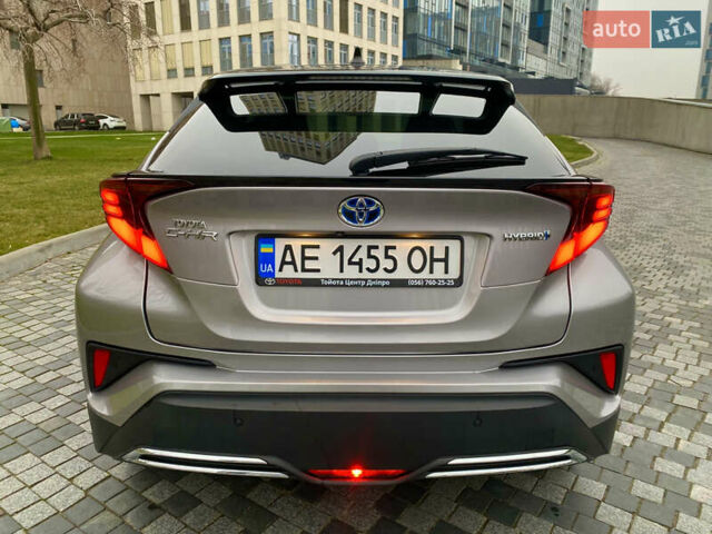 Серый Тойота C-HR, объемом двигателя 2 л и пробегом 76 тыс. км за 27000 $, фото 3 на Automoto.ua