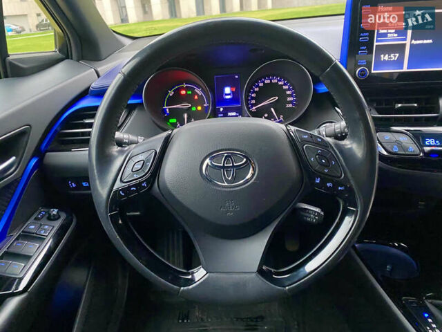 Серый Тойота C-HR, объемом двигателя 2 л и пробегом 76 тыс. км за 27000 $, фото 26 на Automoto.ua