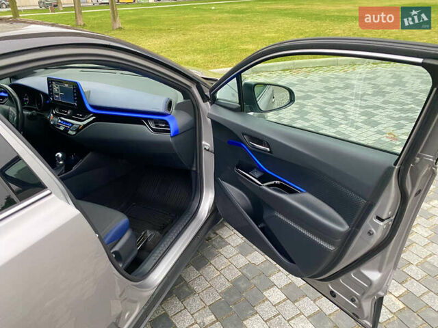 Серый Тойота C-HR, объемом двигателя 2 л и пробегом 76 тыс. км за 27000 $, фото 24 на Automoto.ua