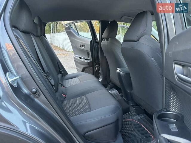 Серый Тойота C-HR, объемом двигателя 1.99 л и пробегом 60 тыс. км за 22500 $, фото 25 на Automoto.ua