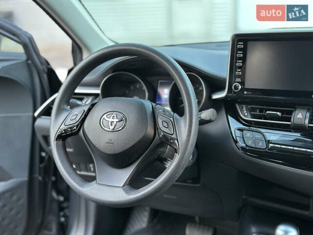 Серый Тойота C-HR, объемом двигателя 1.99 л и пробегом 60 тыс. км за 22500 $, фото 17 на Automoto.ua