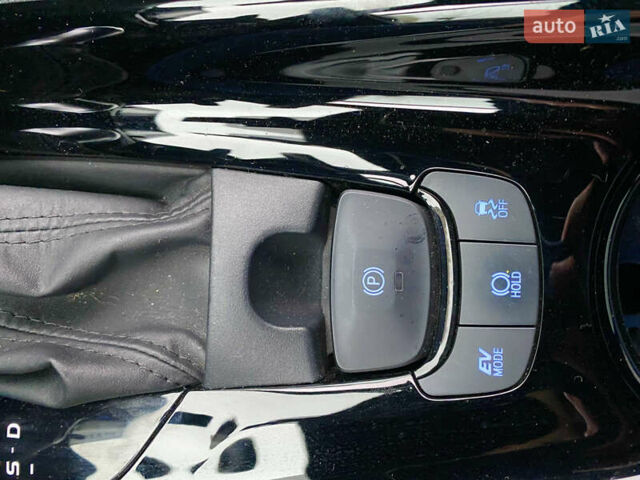 Серый Тойота C-HR, объемом двигателя 2 л и пробегом 76 тыс. км за 27000 $, фото 36 на Automoto.ua