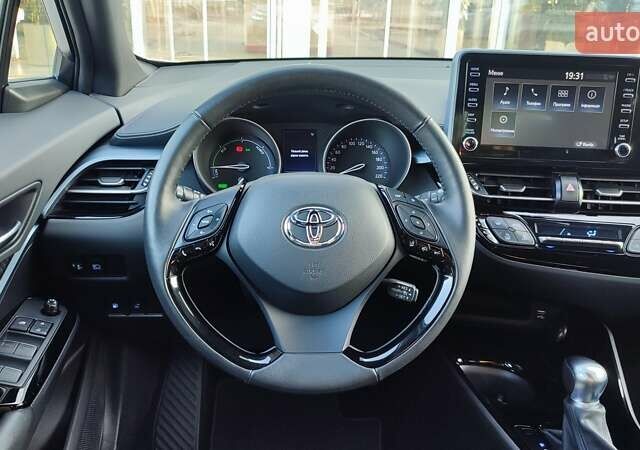 Серый Тойота C-HR, объемом двигателя 1.8 л и пробегом 81 тыс. км за 26309 $, фото 8 на Automoto.ua