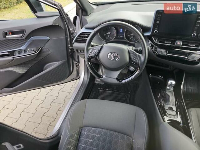 Серый Тойота C-HR, объемом двигателя 1.2 л и пробегом 60 тыс. км за 21900 $, фото 18 на Automoto.ua