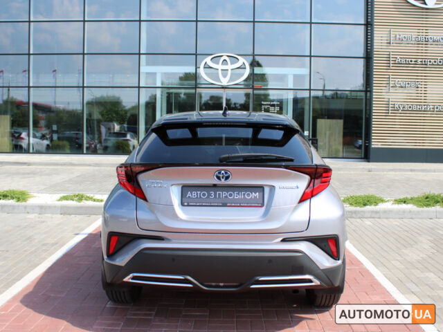 Серый Тойота C-HR, объемом двигателя 2 л и пробегом 53 тыс. км за 27805 $, фото 3 на Automoto.ua