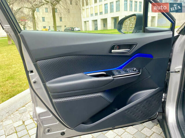 Серый Тойота C-HR, объемом двигателя 2 л и пробегом 76 тыс. км за 27000 $, фото 20 на Automoto.ua