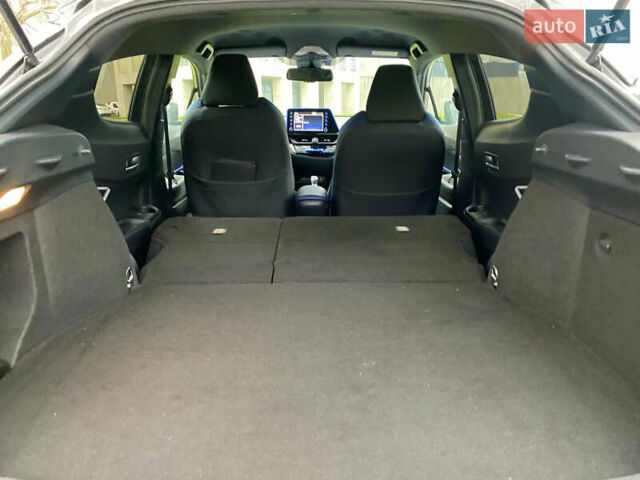 Серый Тойота C-HR, объемом двигателя 2 л и пробегом 76 тыс. км за 27000 $, фото 39 на Automoto.ua