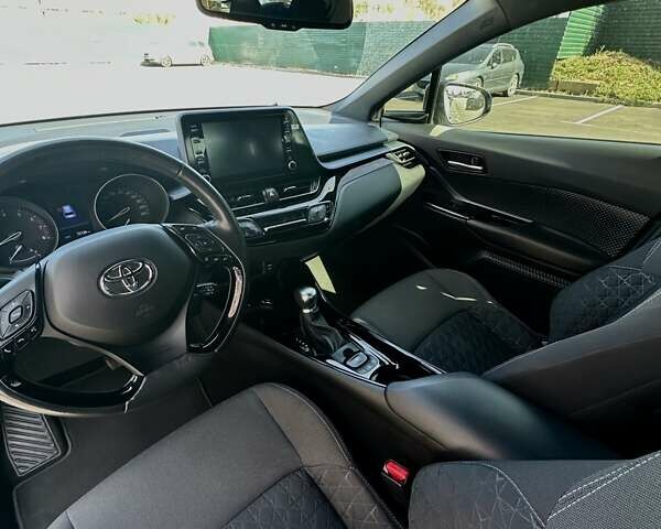 Серый Тойота C-HR, объемом двигателя 1.2 л и пробегом 79 тыс. км за 23500 $, фото 5 на Automoto.ua