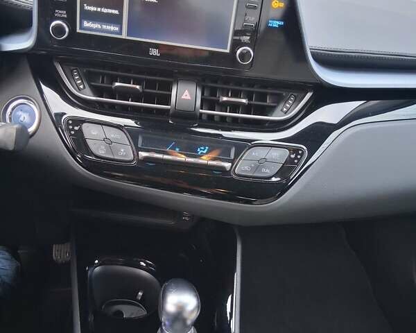 Серый Тойота C-HR, объемом двигателя 1.99 л и пробегом 32 тыс. км за 28200 $, фото 12 на Automoto.ua