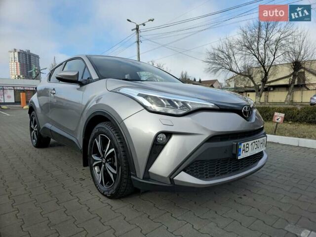 Серый Тойота C-HR, объемом двигателя 1.2 л и пробегом 60 тыс. км за 21900 $, фото 2 на Automoto.ua
