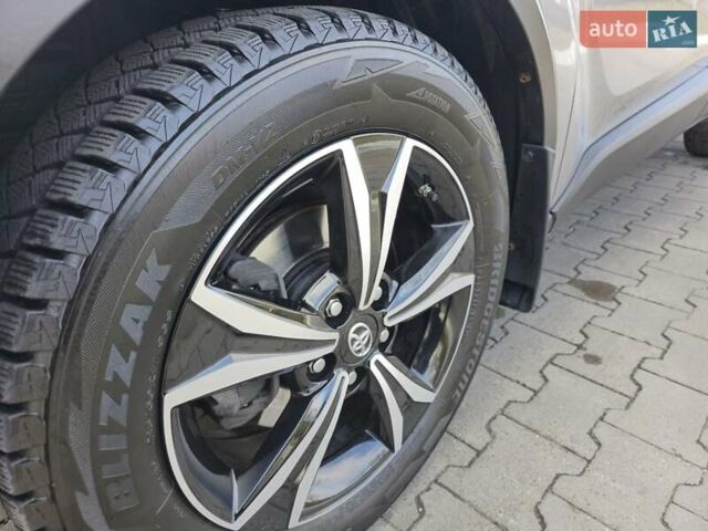 Серый Тойота C-HR, объемом двигателя 1.2 л и пробегом 60 тыс. км за 21900 $, фото 35 на Automoto.ua