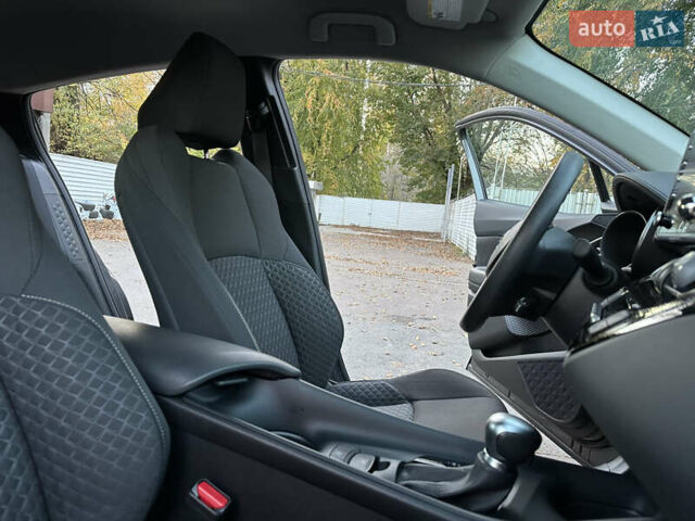 Серый Тойота C-HR, объемом двигателя 1.99 л и пробегом 60 тыс. км за 22500 $, фото 39 на Automoto.ua