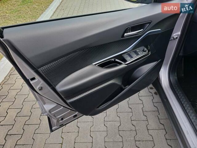 Серый Тойота C-HR, объемом двигателя 1.2 л и пробегом 60 тыс. км за 21900 $, фото 12 на Automoto.ua