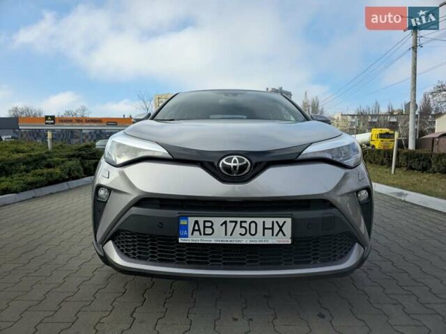 Серый Тойота C-HR, объемом двигателя 1.2 л и пробегом 60 тыс. км за 21900 $, фото 1 на Automoto.ua