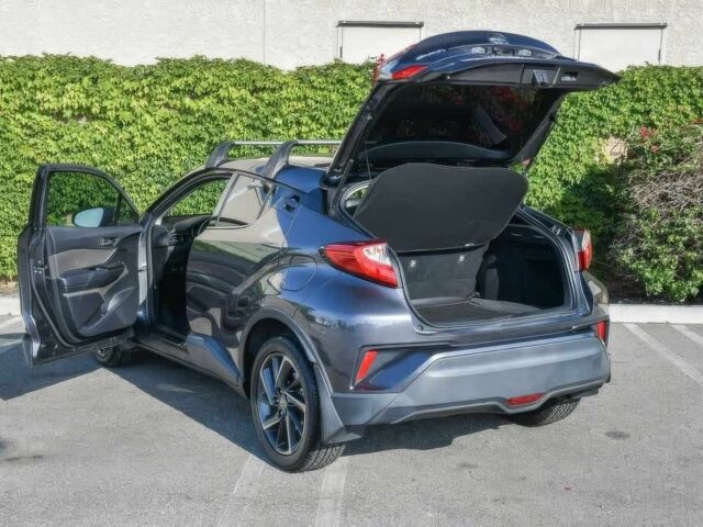 Серый Тойота C-HR, объемом двигателя 2 л и пробегом 33 тыс. км за 8400 $, фото 5 на Automoto.ua