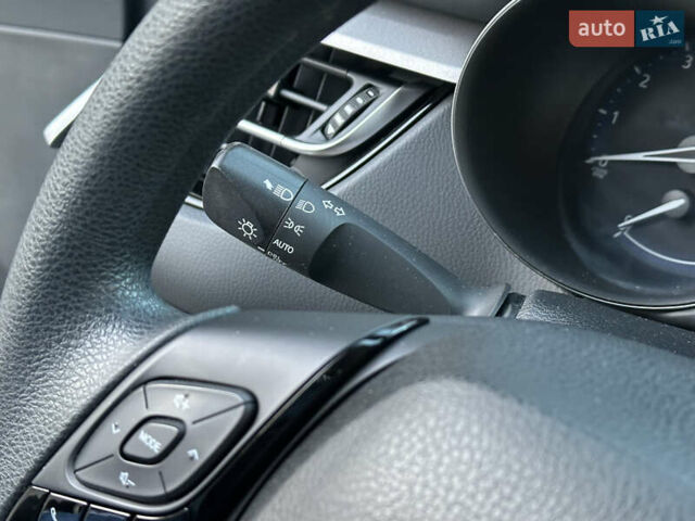 Серый Тойота C-HR, объемом двигателя 1.99 л и пробегом 60 тыс. км за 22500 $, фото 51 на Automoto.ua
