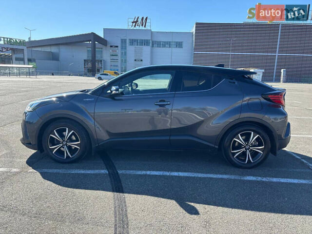 Серый Тойота C-HR, объемом двигателя 1.99 л и пробегом 64 тыс. км за 29000 $, фото 1 на Automoto.ua
