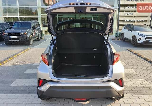 Серый Тойота C-HR, объемом двигателя 1.8 л и пробегом 81 тыс. км за 26309 $, фото 9 на Automoto.ua