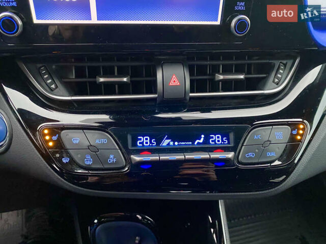 Серый Тойота C-HR, объемом двигателя 2 л и пробегом 76 тыс. км за 27000 $, фото 33 на Automoto.ua