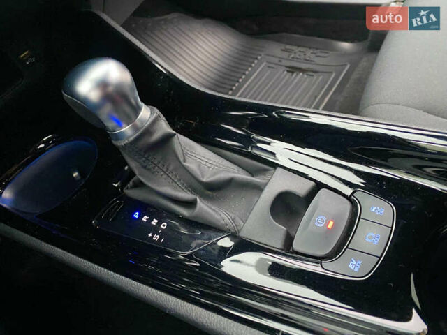 Серый Тойота C-HR, объемом двигателя 2 л и пробегом 76 тыс. км за 27000 $, фото 35 на Automoto.ua