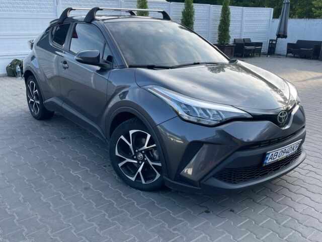 Серый Тойота C-HR, объемом двигателя 2 л и пробегом 62 тыс. км за 17500 $, фото 1 на Automoto.ua