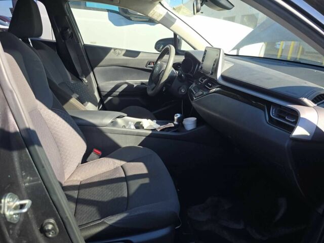 Серый Тойота C-HR, объемом двигателя 2 л и пробегом 32 тыс. км за 5300 $, фото 4 на Automoto.ua