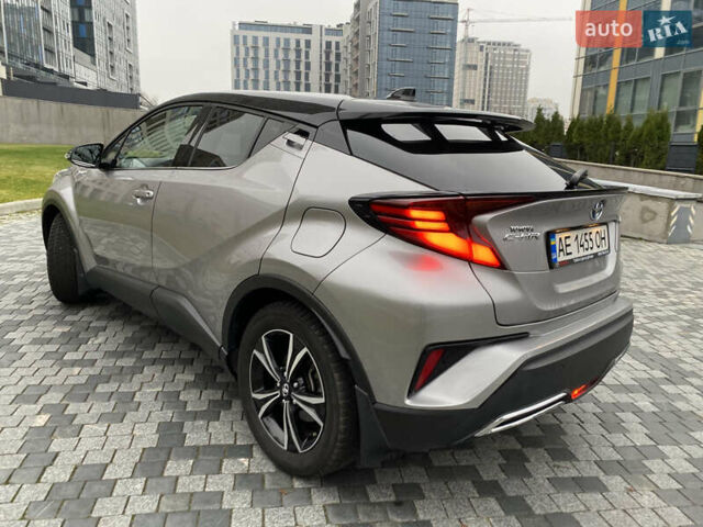 Серый Тойота C-HR, объемом двигателя 2 л и пробегом 76 тыс. км за 27000 $, фото 2 на Automoto.ua