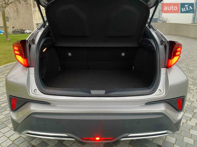 Серый Тойота C-HR, объемом двигателя 2 л и пробегом 76 тыс. км за 27000 $, фото 37 на Automoto.ua