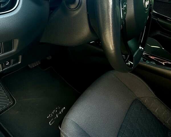 Серый Тойота C-HR, объемом двигателя 1.2 л и пробегом 79 тыс. км за 23500 $, фото 3 на Automoto.ua