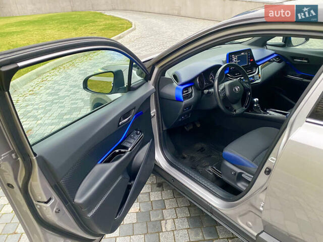 Серый Тойота C-HR, объемом двигателя 2 л и пробегом 76 тыс. км за 27000 $, фото 19 на Automoto.ua