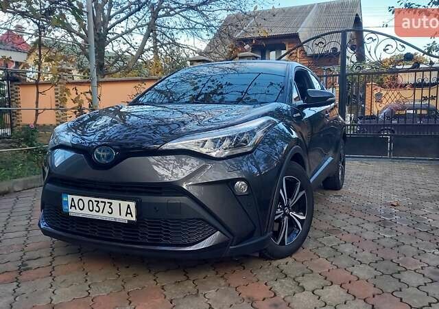 Серый Тойота C-HR, объемом двигателя 1.8 л и пробегом 71 тыс. км за 26500 $, фото 2 на Automoto.ua