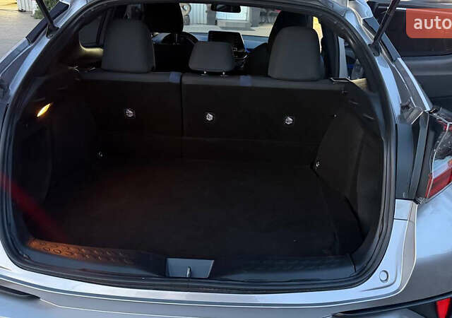 Серый Тойота C-HR, объемом двигателя 1.99 л и пробегом 67 тыс. км за 21500 $, фото 6 на Automoto.ua