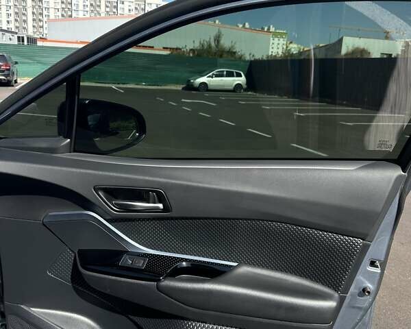 Серый Тойота C-HR, объемом двигателя 1.2 л и пробегом 79 тыс. км за 23500 $, фото 6 на Automoto.ua