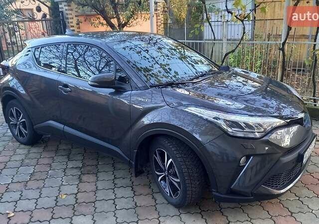 Серый Тойота C-HR, объемом двигателя 1.8 л и пробегом 71 тыс. км за 26500 $, фото 3 на Automoto.ua
