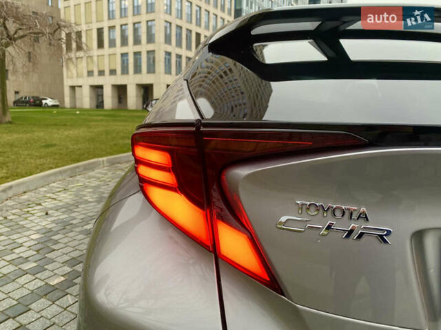 Серый Тойота C-HR, объемом двигателя 2 л и пробегом 76 тыс. км за 27000 $, фото 9 на Automoto.ua