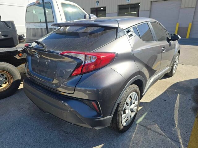 Серый Тойота C-HR, объемом двигателя 2 л и пробегом 32 тыс. км за 5300 $, фото 2 на Automoto.ua