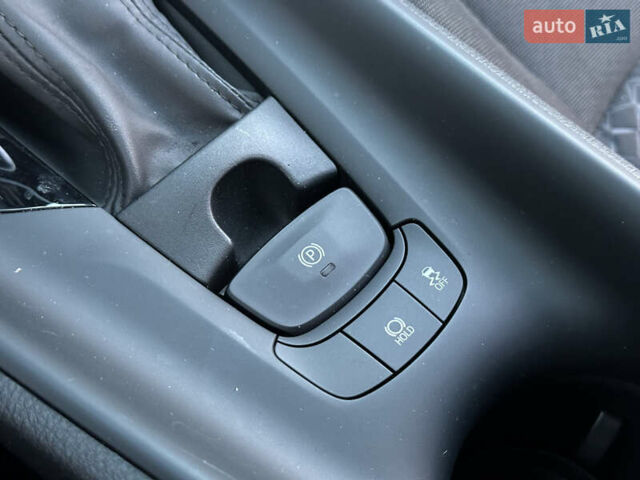 Серый Тойота C-HR, объемом двигателя 1.99 л и пробегом 60 тыс. км за 22500 $, фото 52 на Automoto.ua